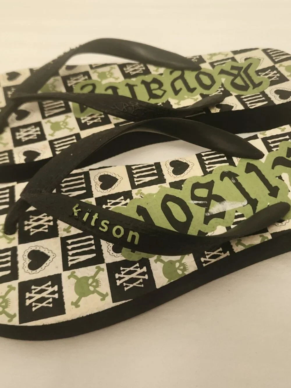 Kitson flip flops 10 men's Royalty print black green